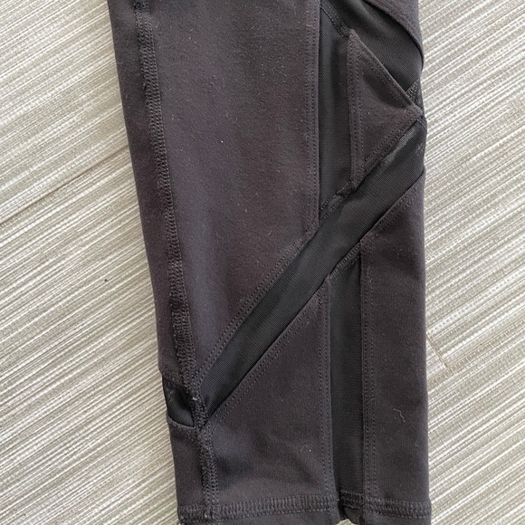 Alo sheer mesh detail leggings capris black - Picture 3 of 8